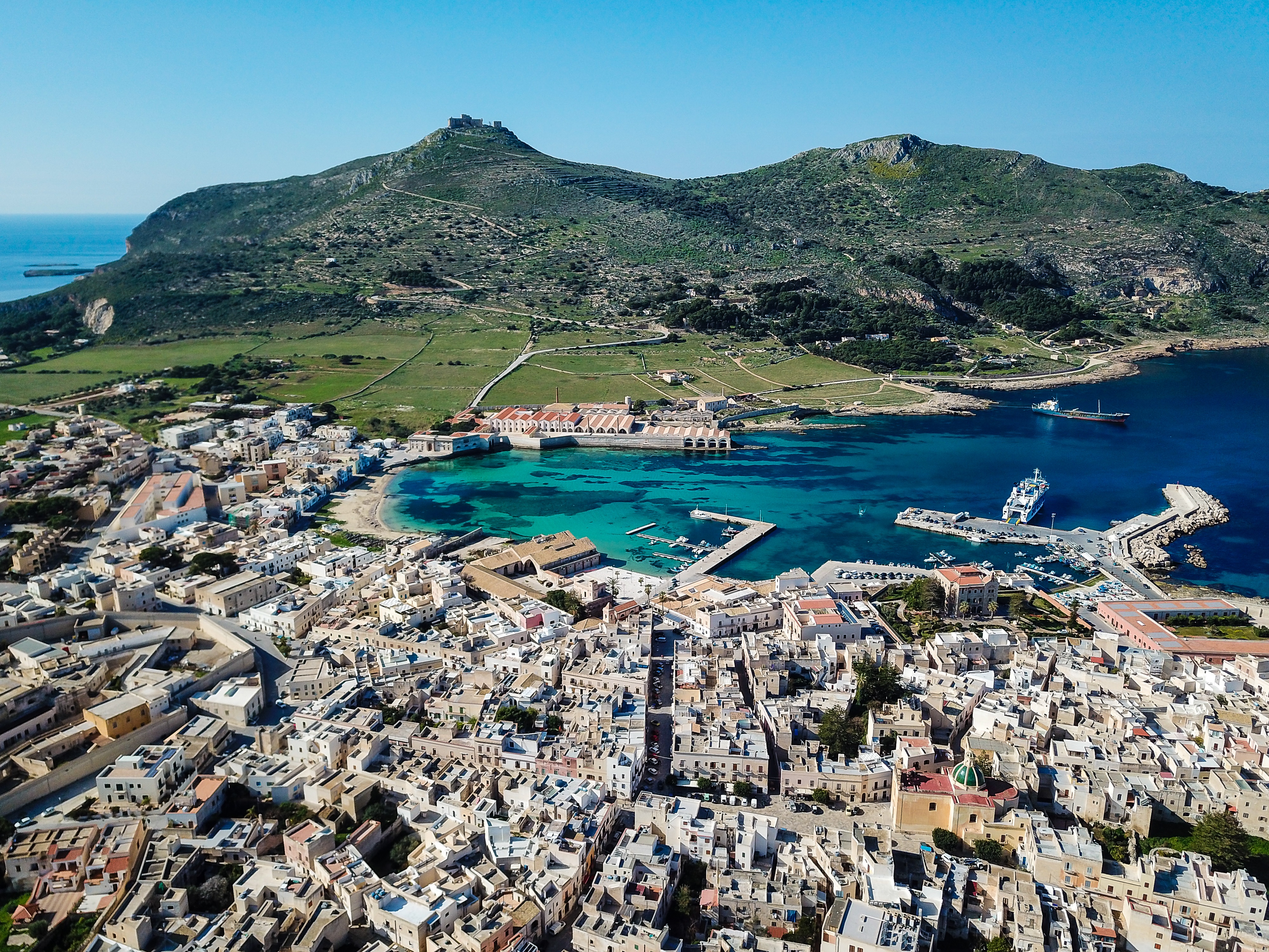 Centro storico e Piazza Madrice — Favignana
